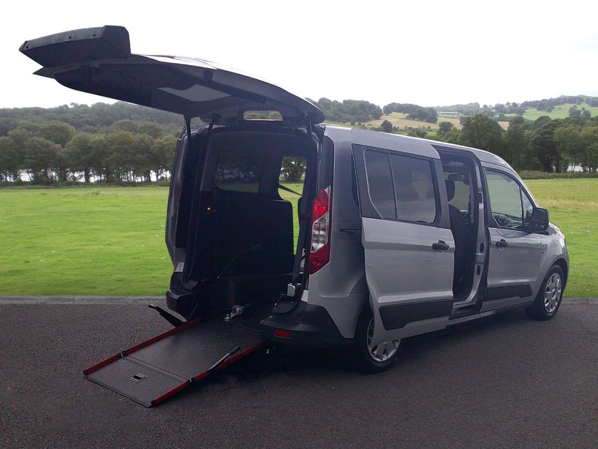 Check out this Ford Grand Tourneo Connect 2018 Diesel Manual