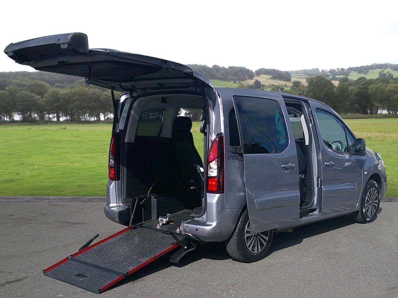 A 2018 PEUGEOT PARTNER TEPEE 1.6 BlueHDi Allure MPV 5dr Diesel Manual Euro 6 (s/s) (100 ps) POWER WINCH A 2018 PEUGEOT PARTNER TEPEE 1.6 BlueHDi Allure MPV 5dr Diesel Manual Euro 6 (s/s) (100 ps) POWER WINCH