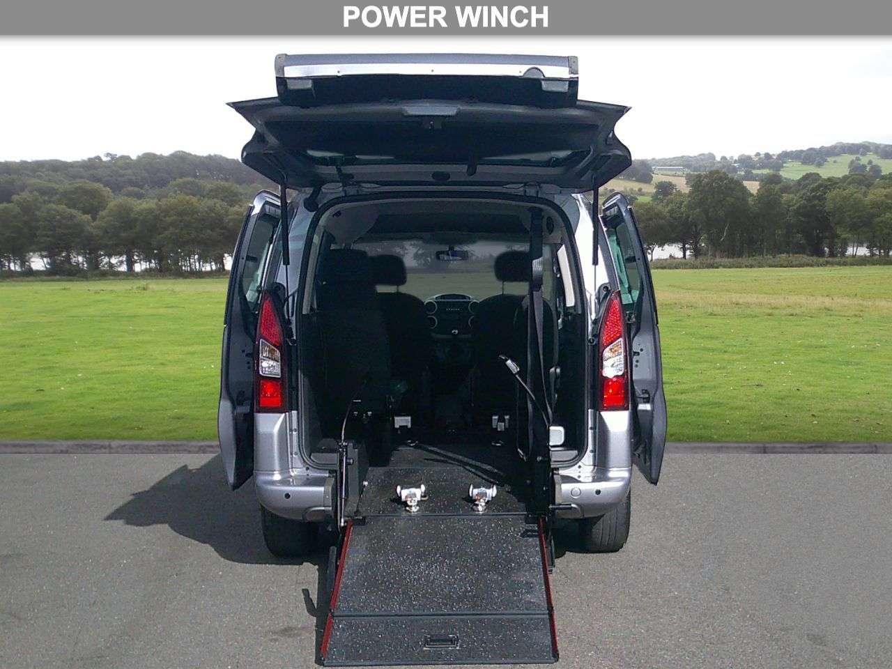 A 2018 PEUGEOT PARTNER TEPEE 1.6 BlueHDi Allure MPV 5dr Diesel Manual Euro 6 (s/s) (100 ps) POWER WINCH A 2018 PEUGEOT PARTNER TEPEE 1.6 BlueHDi Allure MPV 5dr Diesel Manual Euro 6 (s/s) (100 ps) POWER WINCH