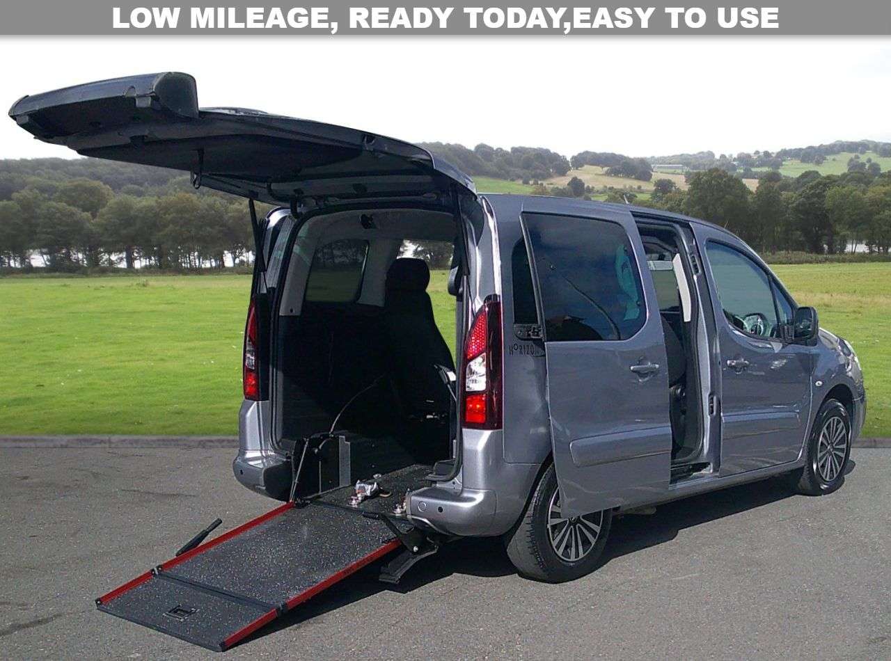 A 2018 PEUGEOT PARTNER TEPEE 1.6 BlueHDi Allure MPV 5dr Diesel Manual Euro 6 (s/s) (100 ps) POWER WINCH A 2018 PEUGEOT PARTNER TEPEE 1.6 BlueHDi Allure MPV 5dr Diesel Manual Euro 6 (s/s) (100 ps) POWER WINCH