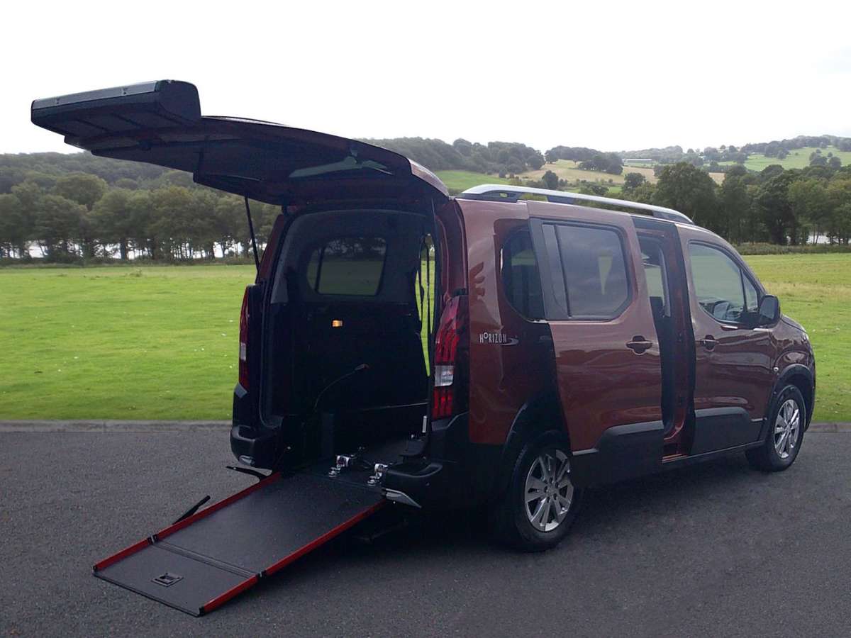 Check out this Peugeot Rifter 2021 Diesel Manual