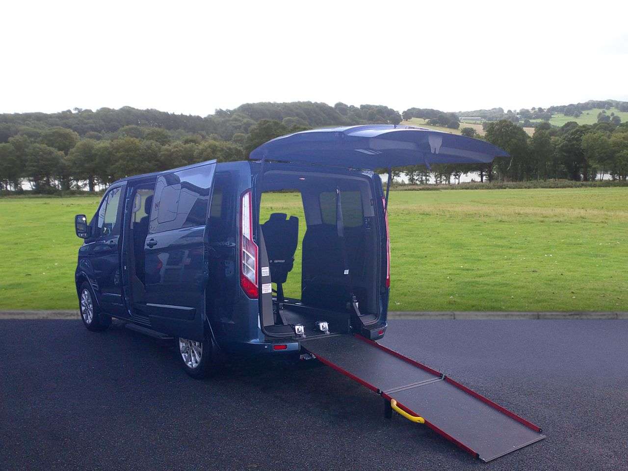 A 2019 FORD TOURNEO CUSTOM 2.0 320 EcoBlue Titanium Minibus Double Cab 5dr Diesel Auto L1 Euro 6 (s/s) A 2019 FORD TOURNEO CUSTOM 2.0 320 EcoBlue Titanium Minibus Double Cab 5dr Diesel Auto L1 Euro 6 (s/s)