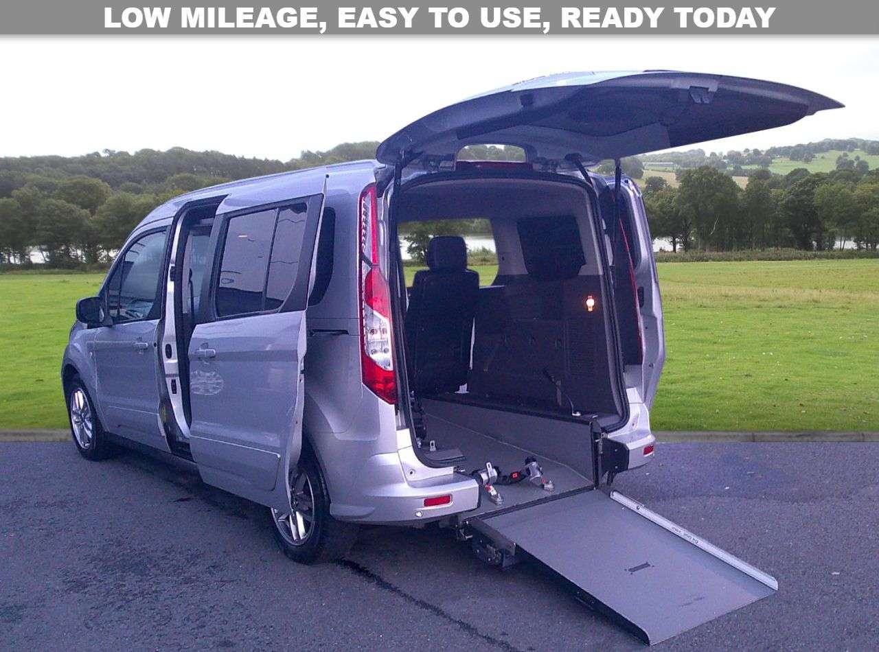 A 2020 FORD GRAND TOURNEO CONNECT 1.5 EcoBlue Titanium MPV 5dr Diesel Manual Euro 6 (s/s) (120 ps) Low mileag A 2020 FORD GRAND TOURNEO CONNECT 1.5 EcoBlue Titanium MPV 5dr Diesel Manual Euro 6 (s/s) (120 ps) Low mileag