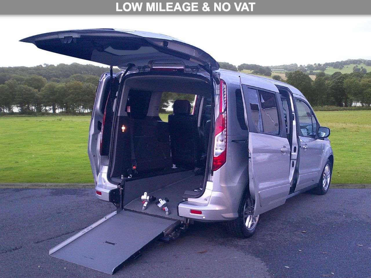 A 2020 FORD GRAND TOURNEO CONNECT 1.5 EcoBlue Titanium MPV 5dr Diesel Manual Euro 6 (s/s) (120 ps) Low mileag A 2020 FORD GRAND TOURNEO CONNECT 1.5 EcoBlue Titanium MPV 5dr Diesel Manual Euro 6 (s/s) (120 ps) Low mileag