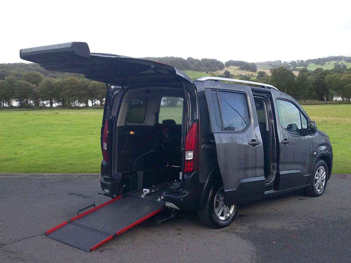 Check out this Peugeot Rifter 2019 Diesel Automatic