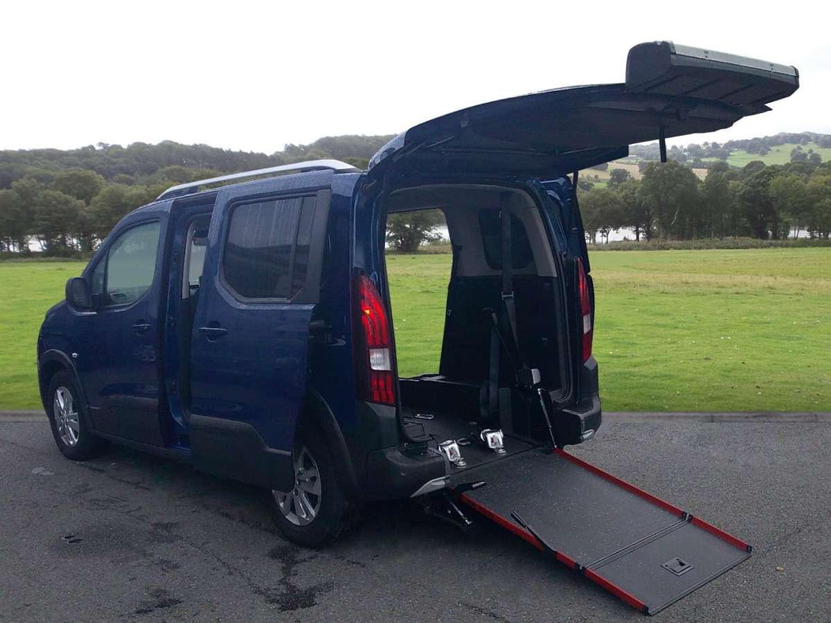 Check out this Peugeot Rifter 2020 Diesel Automatic