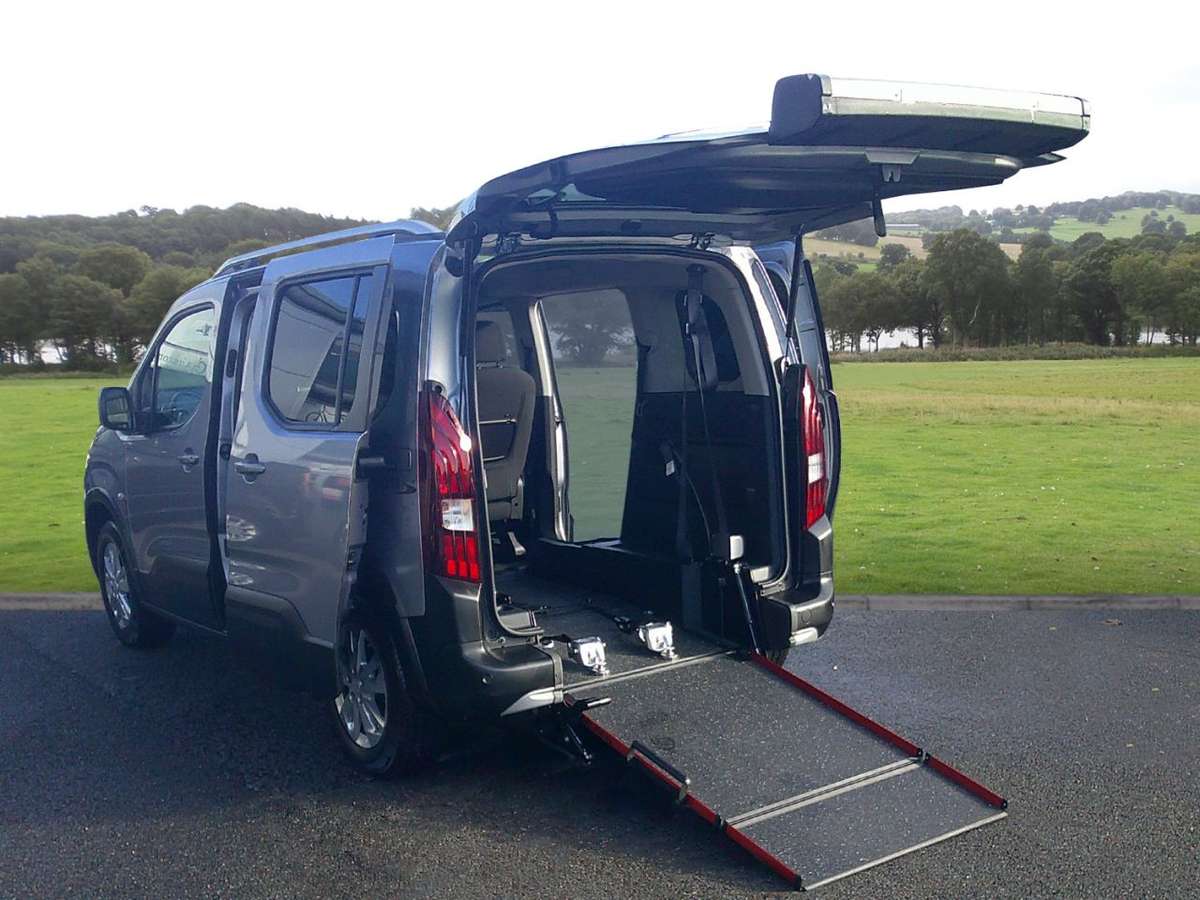 Check out this Peugeot Rifter 2020 Diesel Automatic