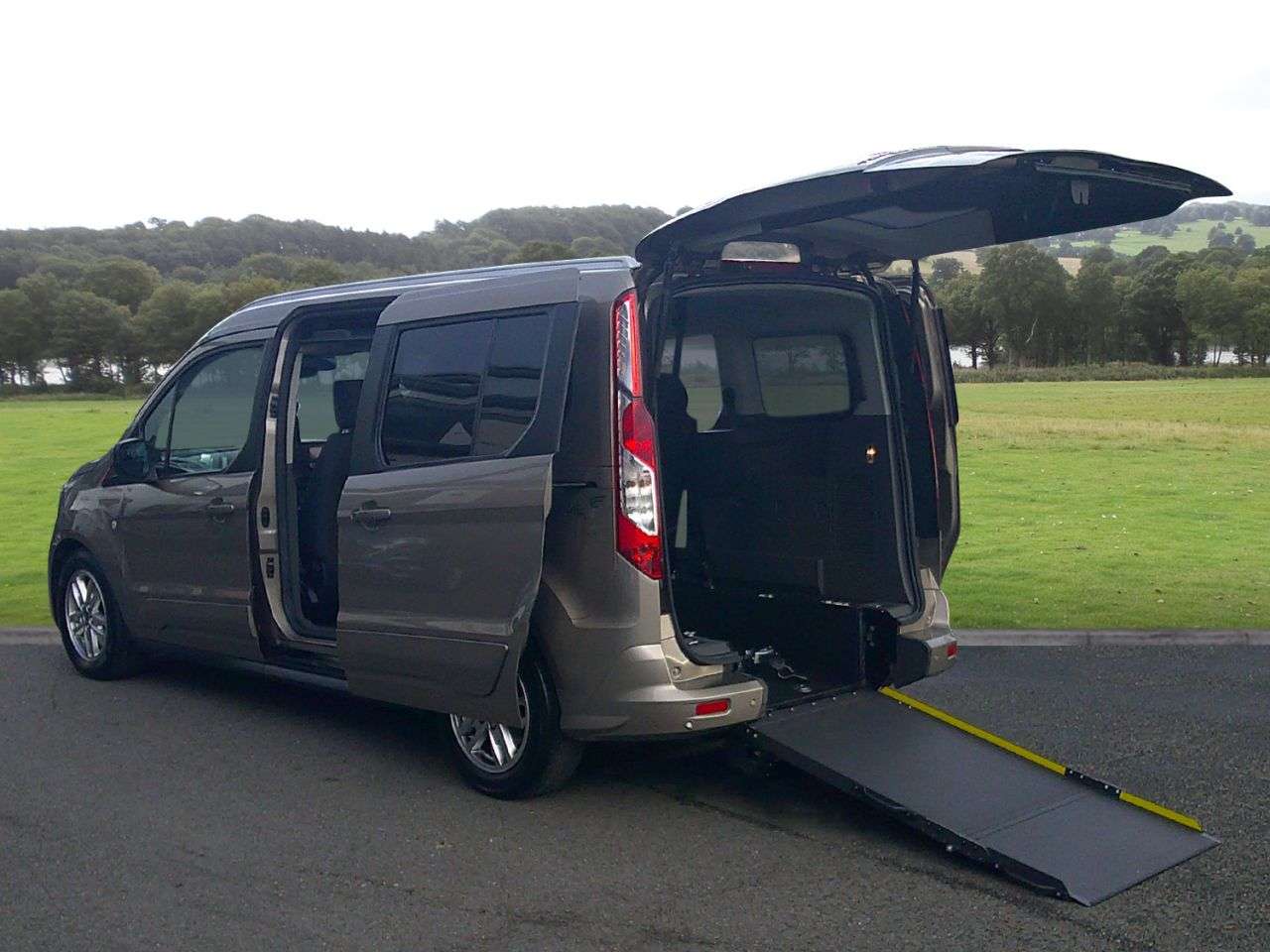 A 2020 FORD GRAND TOURNEO CONNECT 1.5 EcoBlue Titanium MPV 5dr Diesel Auto Euro 6 (s/s) (120 ps) Automatic A 2020 FORD GRAND TOURNEO CONNECT 1.5 EcoBlue Titanium MPV 5dr Diesel Auto Euro 6 (s/s) (120 ps) Automatic