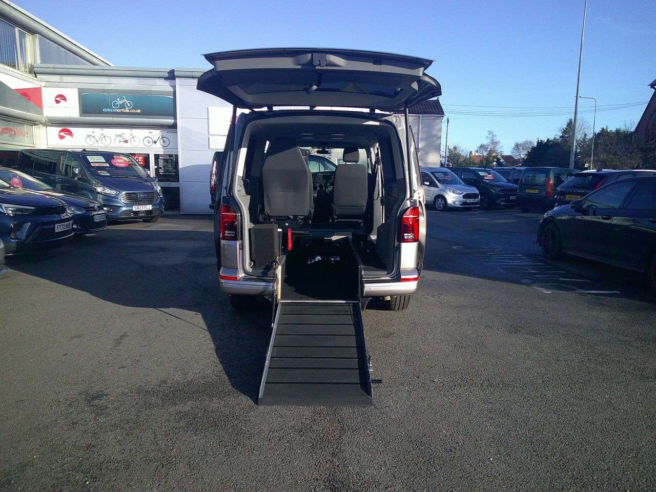 A 2020 VOLKSWAGEN TRANSPORTER SHUTTLE 2.0 TDI SE Minibus Double Cab 5dr Diesel DSG LWB Euro 6 (s/s) (150 ps) Auto A 2020 VOLKSWAGEN TRANSPORTER SHUTTLE 2.0 TDI SE Minibus Double Cab 5dr Diesel DSG LWB Euro 6 (s/s) (150 ps) Auto