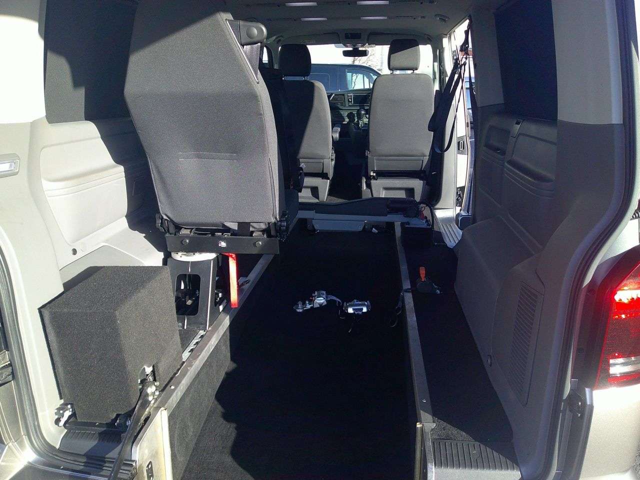 2020 VOLKSWAGEN TRANSPORTER SHUTTLE 2020 VOLKSWAGEN TRANSPORTER SHUTTLE