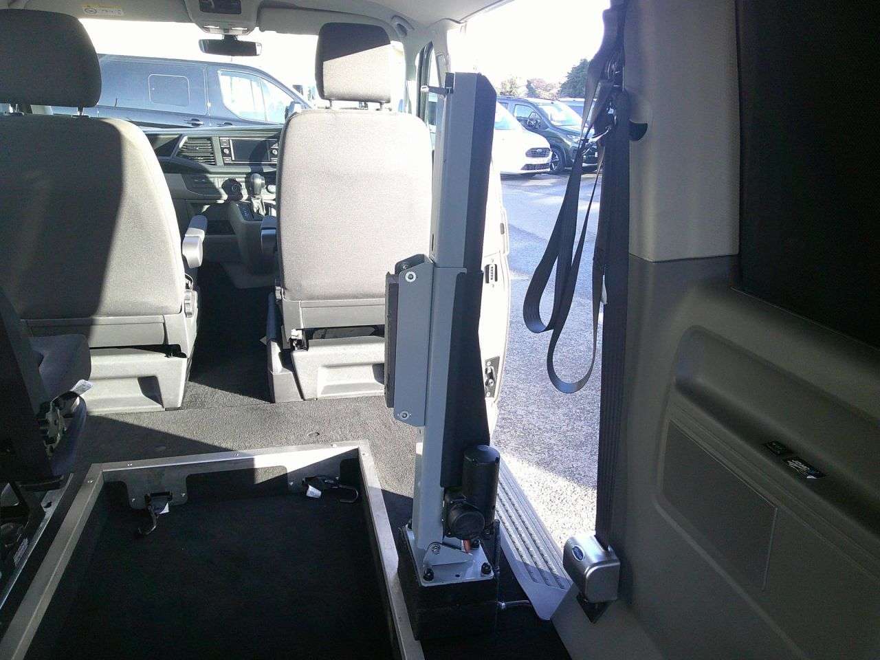 2020 VOLKSWAGEN TRANSPORTER SHUTTLE 2020 VOLKSWAGEN TRANSPORTER SHUTTLE