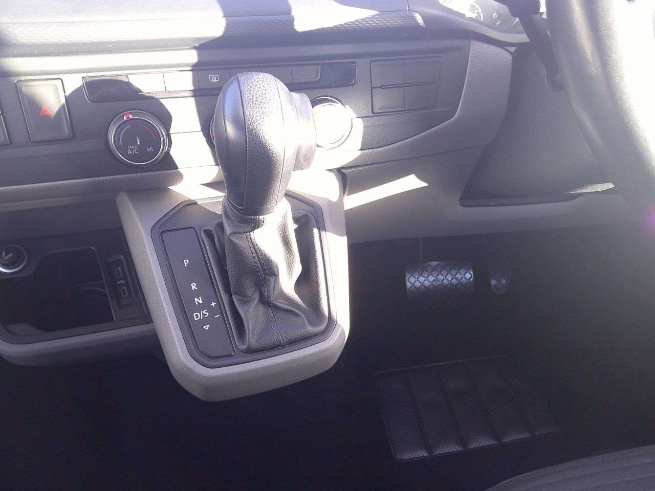 2020 VOLKSWAGEN TRANSPORTER SHUTTLE 2020 VOLKSWAGEN TRANSPORTER SHUTTLE