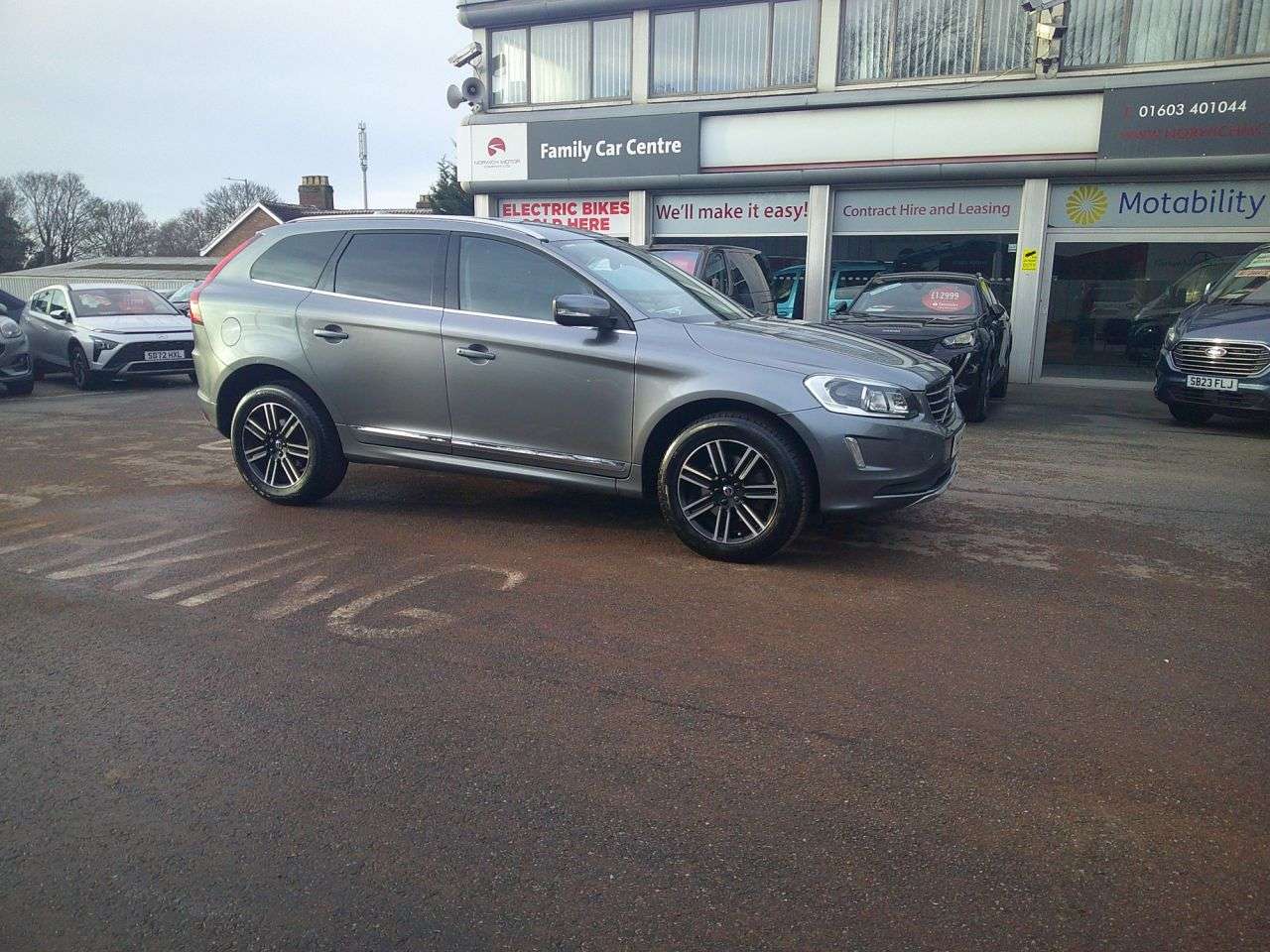 A 2015 VOLVO XC60 2.0 D4 SE Lux Nav SUV 5dr Diesel Auto Euro 6 (s/s) (190 ps) A 2015 VOLVO XC60 2.0 D4 SE Lux Nav SUV 5dr Diesel Auto Euro 6 (s/s) (190 ps)