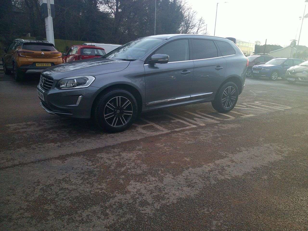 A 2015 VOLVO XC60 2.0 D4 SE Lux Nav SUV 5dr Diesel Auto Euro 6 (s/s) (190 ps) A 2015 VOLVO XC60 2.0 D4 SE Lux Nav SUV 5dr Diesel Auto Euro 6 (s/s) (190 ps)