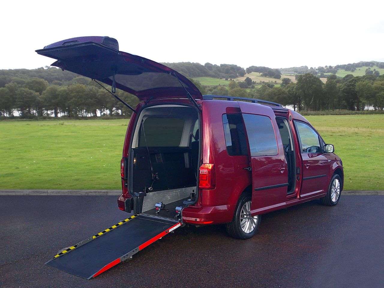 A 2019 VOLKSWAGEN CADDY MAXI 2.0L Automatic A 2019 VOLKSWAGEN CADDY MAXI 2.0L Automatic