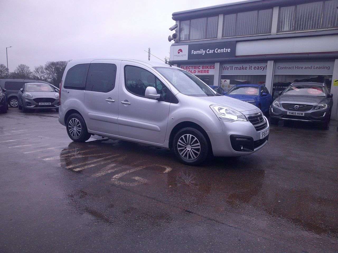 A 2018 PEUGEOT PARTNER 1.6L 5d AUTO 100 BHP Automatic A 2018 PEUGEOT PARTNER 1.6L 5d AUTO 100 BHP Automatic