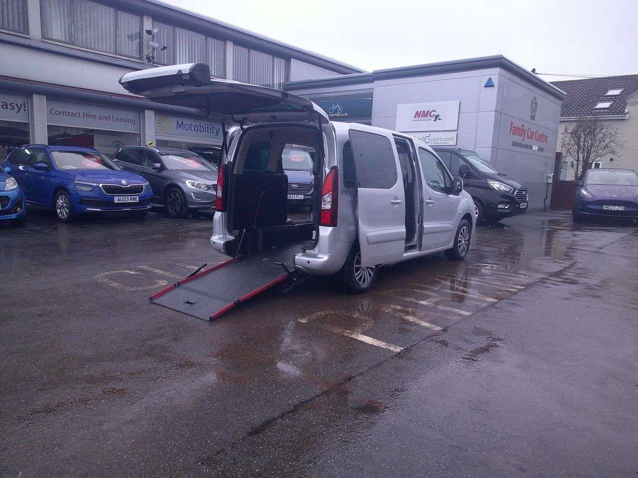 A 2018 PEUGEOT PARTNER 1.6L 5d AUTO 100 BHP Automatic A 2018 PEUGEOT PARTNER 1.6L 5d AUTO 100 BHP Automatic