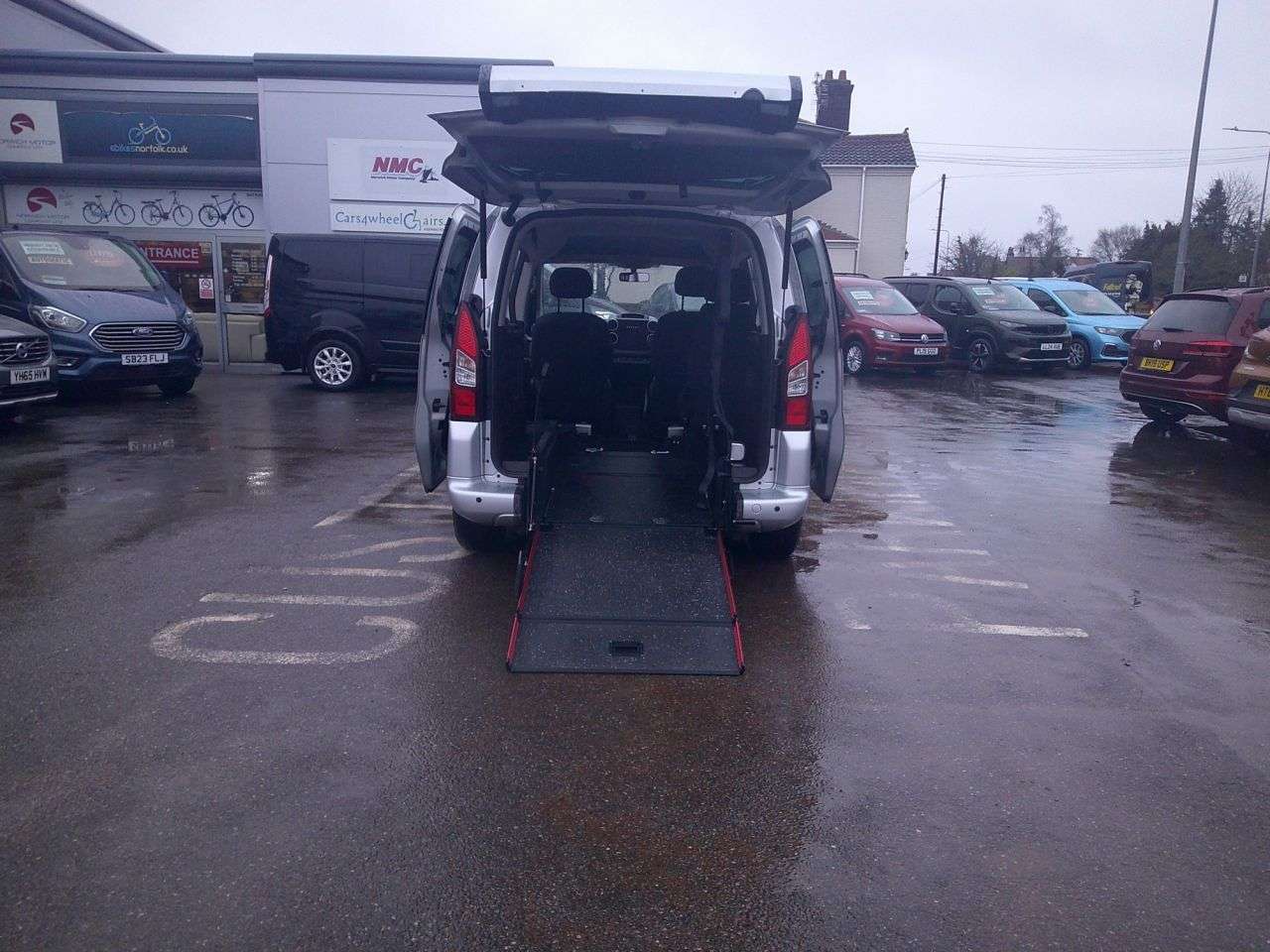 A 2018 PEUGEOT PARTNER 1.6L 5d AUTO 100 BHP Automatic A 2018 PEUGEOT PARTNER 1.6L 5d AUTO 100 BHP Automatic