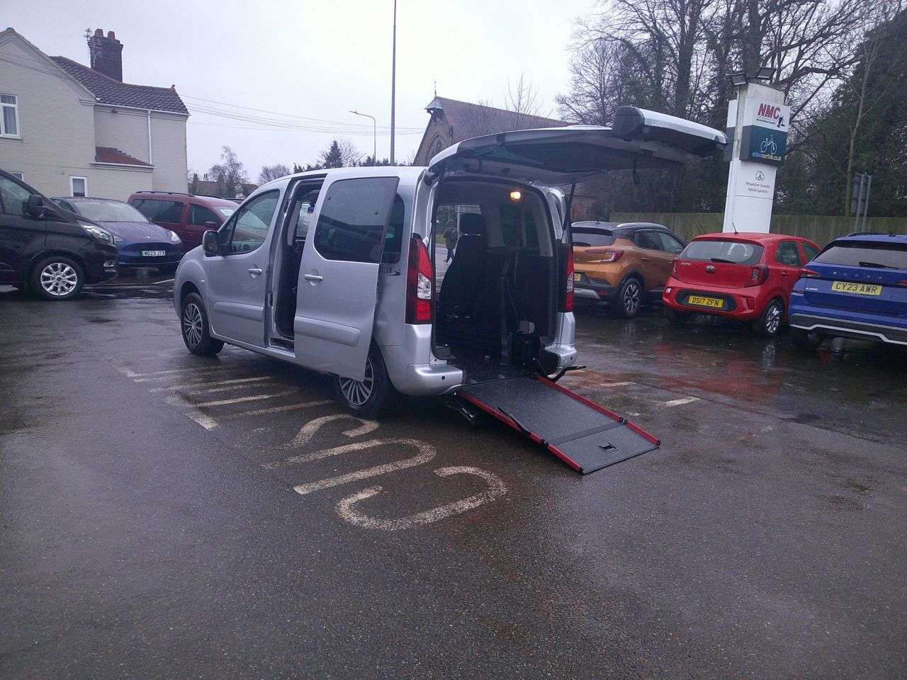 A 2018 PEUGEOT PARTNER 1.6L 5d AUTO 100 BHP Automatic A 2018 PEUGEOT PARTNER 1.6L 5d AUTO 100 BHP Automatic