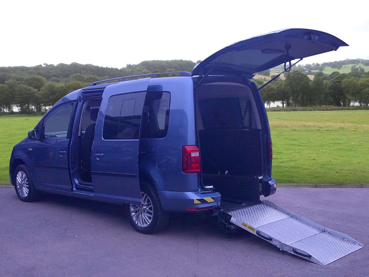 A 2016 VOLKSWAGEN CADDY MAXI LIFE 2.0 TDI BlueMotion Tech MPV 5dr Diesel Manual Euro 6 (s/s) (102 ps) Low mil A 2016 VOLKSWAGEN CADDY MAXI LIFE 2.0 TDI BlueMotion Tech MPV 5dr Diesel Manual Euro 6 (s/s) (102 ps) Low mil