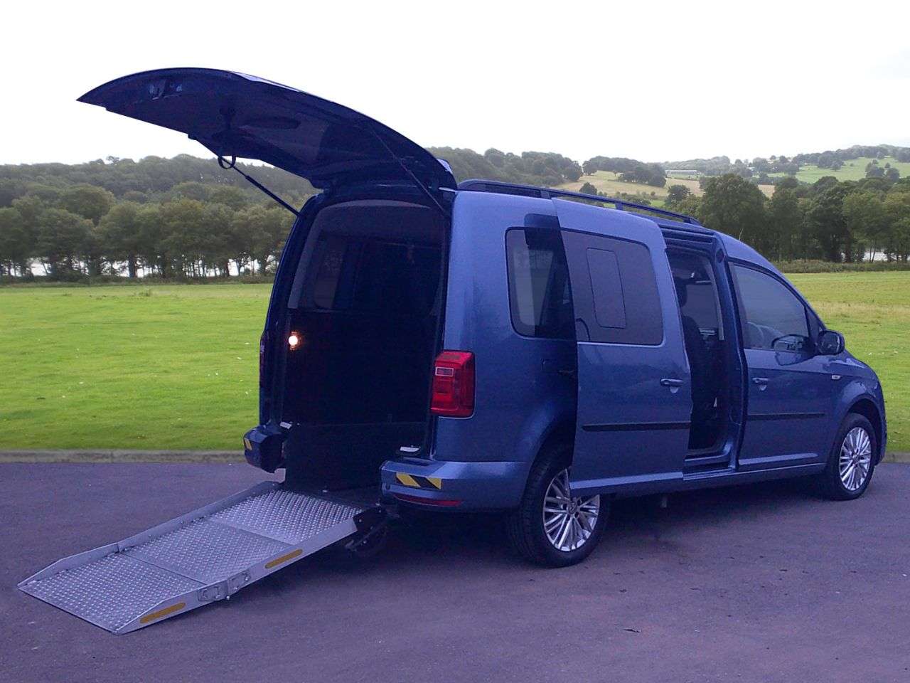 A 2016 VOLKSWAGEN CADDY MAXI LIFE 2.0 TDI BlueMotion Tech MPV 5dr Diesel Manual Euro 6 (s/s) (102 ps) Low mil A 2016 VOLKSWAGEN CADDY MAXI LIFE 2.0 TDI BlueMotion Tech MPV 5dr Diesel Manual Euro 6 (s/s) (102 ps) Low mil