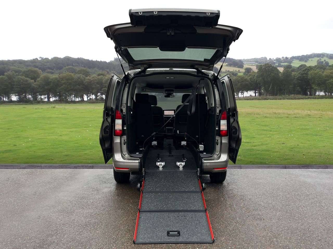 A 2024 FORD TOURNEO CONNECT 2.0 EcoBlue Titanium MPV 5dr Diesel DCT Euro 6 (s/s) (122 ps) Automatic, Lo A 2024 FORD TOURNEO CONNECT 2.0 EcoBlue Titanium MPV 5dr Diesel DCT Euro 6 (s/s) (122 ps) Automatic, Lo