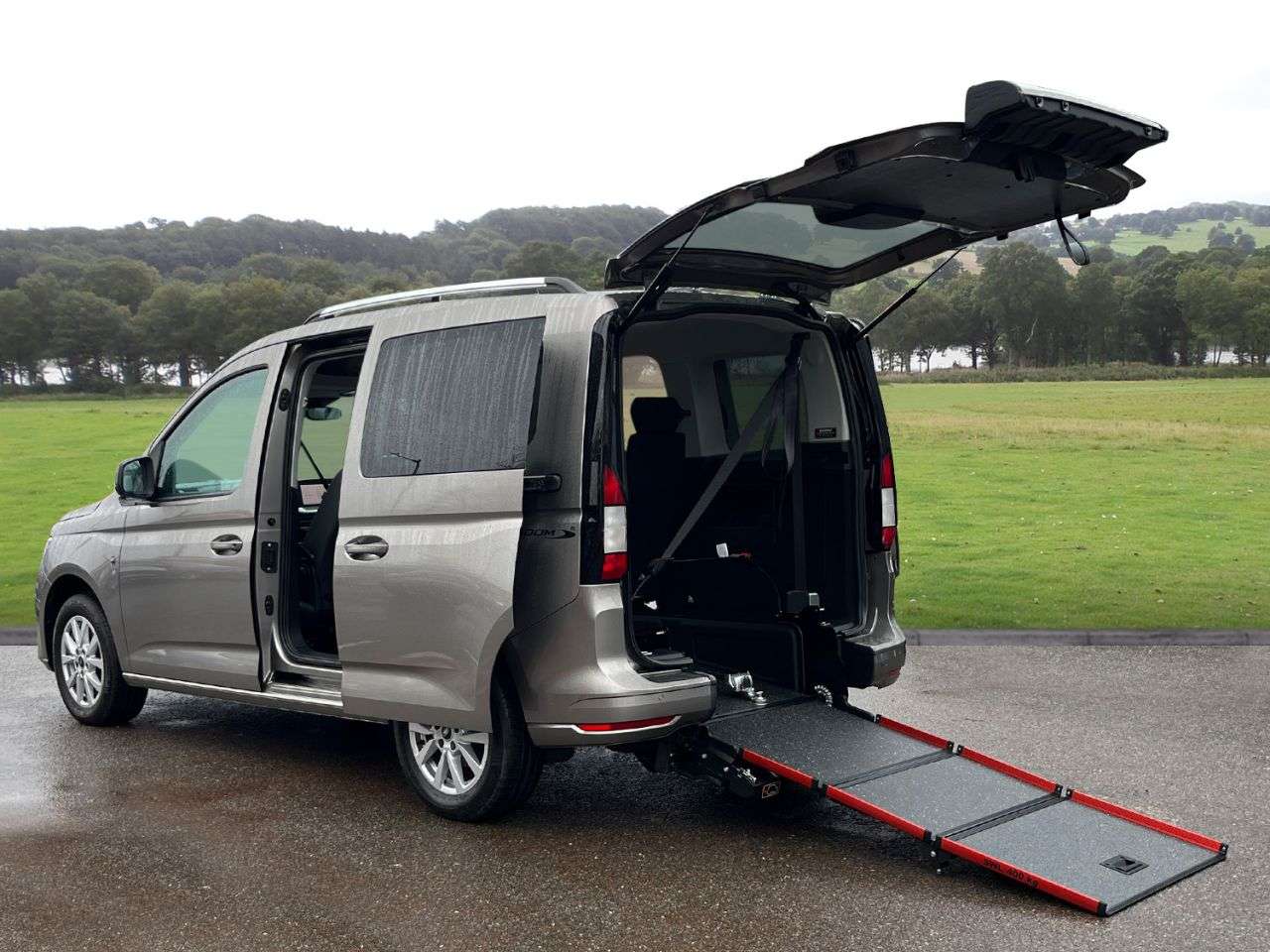 A 2024 FORD TOURNEO CONNECT 2.0 EcoBlue Titanium MPV 5dr Diesel DCT Euro 6 (s/s) (122 ps) Automatic, Lo A 2024 FORD TOURNEO CONNECT 2.0 EcoBlue Titanium MPV 5dr Diesel DCT Euro 6 (s/s) (122 ps) Automatic, Lo