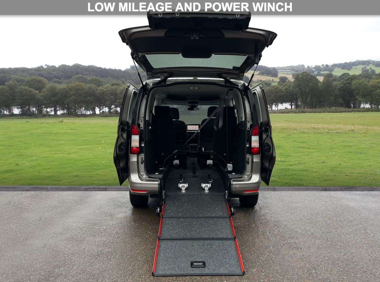 A 2024 FORD TOURNEO CONNECT 2.0 EcoBlue Titanium MPV 5dr Diesel DCT Euro 6 (s/s) (122 ps) Automatic, Lo A 2024 FORD TOURNEO CONNECT 2.0 EcoBlue Titanium MPV 5dr Diesel DCT Euro 6 (s/s) (122 ps) Automatic, Lo