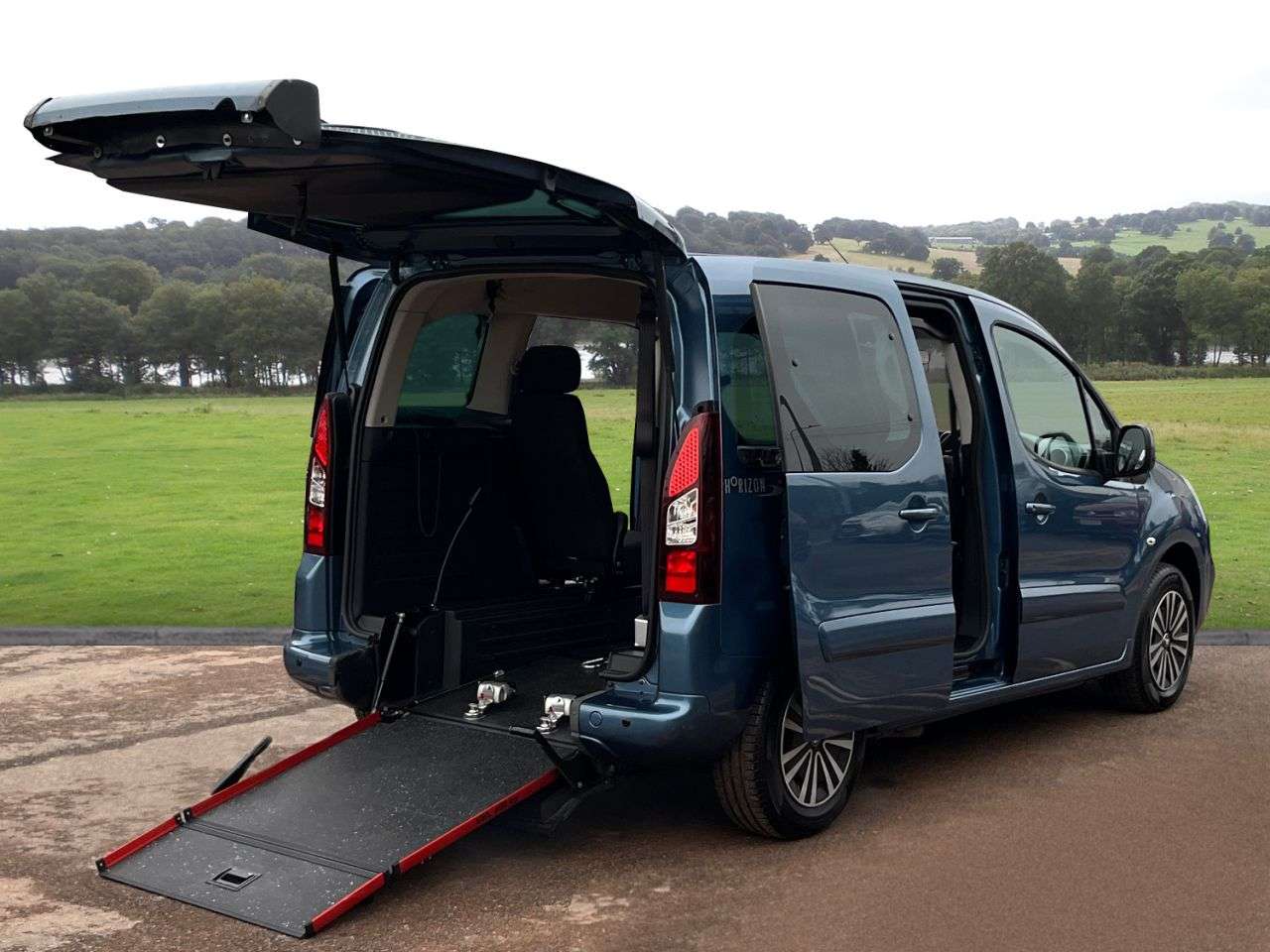 A 2018 PEUGEOT PARTNER 1.6L 5d AUTO 100 BHP Automatic and Low Mileage A 2018 PEUGEOT PARTNER 1.6L 5d AUTO 100 BHP Automatic and Low Mileage