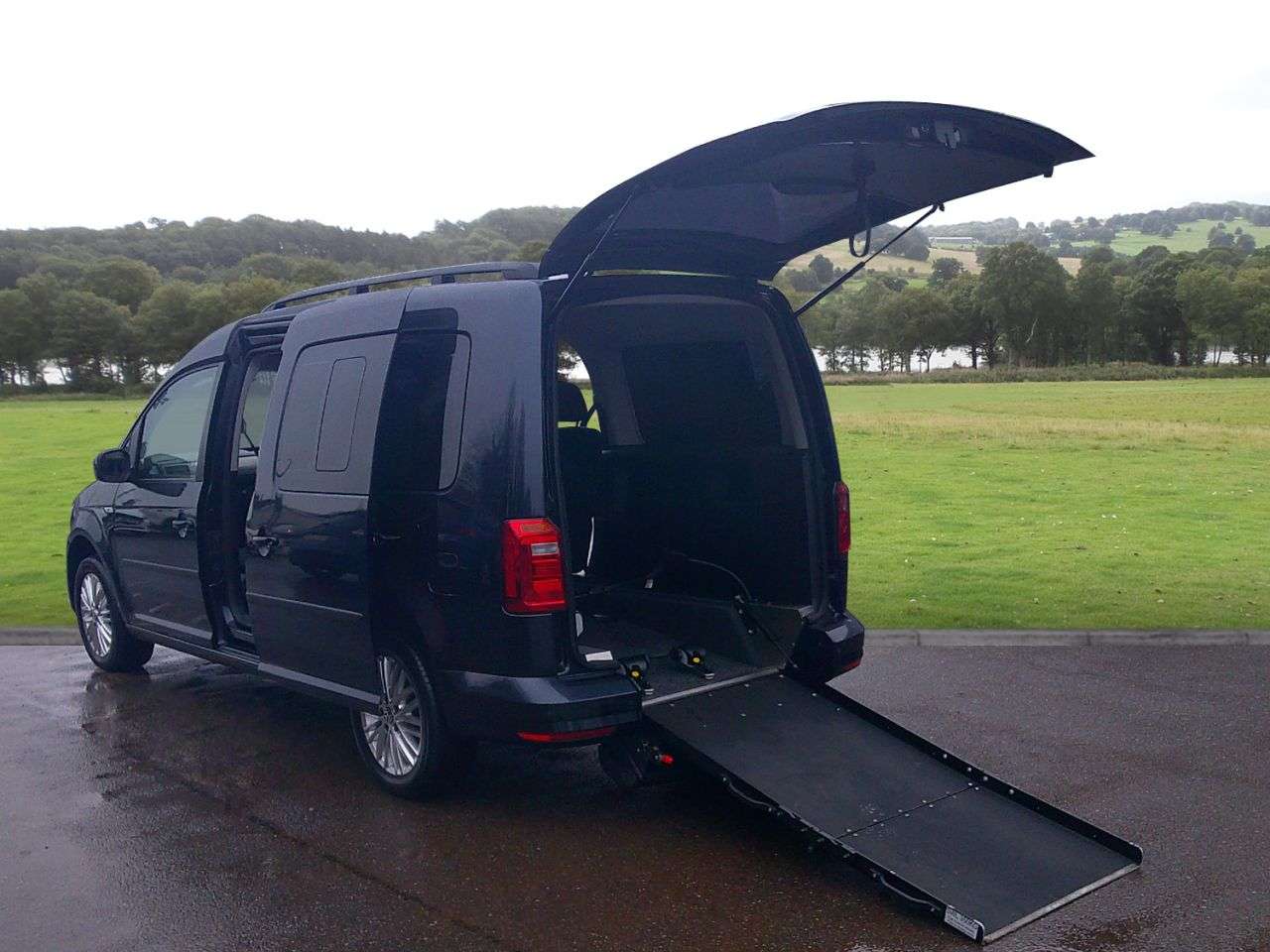 A 2020 VOLKSWAGEN CADDY MAXI LIFE 2.0 TDI MPV 5dr Diesel DSG Euro 6 (s/s) (102 ps) Automatic A 2020 VOLKSWAGEN CADDY MAXI LIFE 2.0 TDI MPV 5dr Diesel DSG Euro 6 (s/s) (102 ps) Automatic