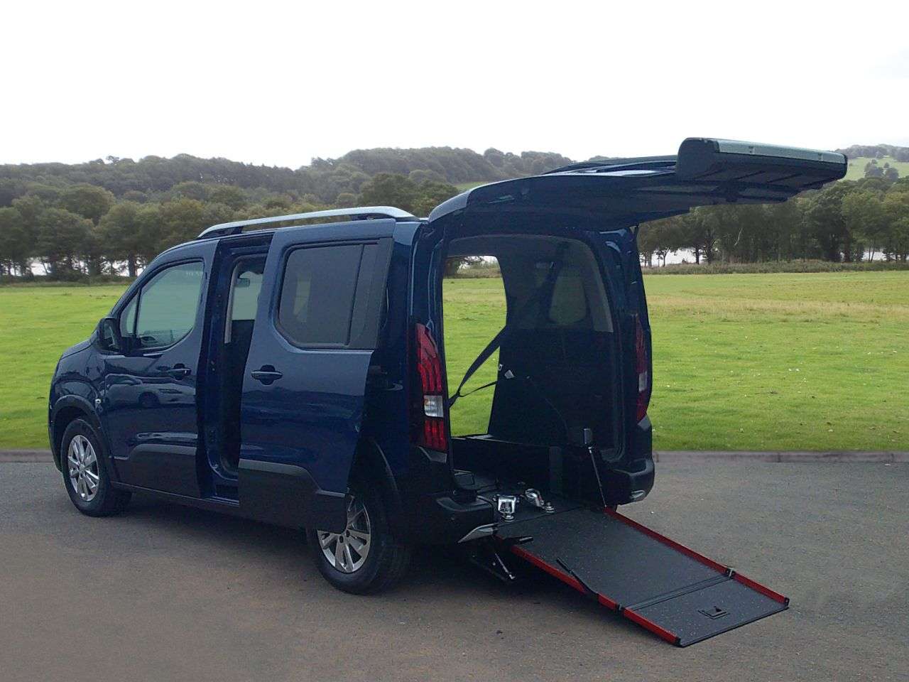 A 2020 PEUGEOT RIFTER 1.5 BlueHDi Allure Standard MPV 5dr Diesel Manual Euro 6 (s/s) (100 ps) Low A 2020 PEUGEOT RIFTER 1.5 BlueHDi Allure Standard MPV 5dr Diesel Manual Euro 6 (s/s) (100 ps) Low