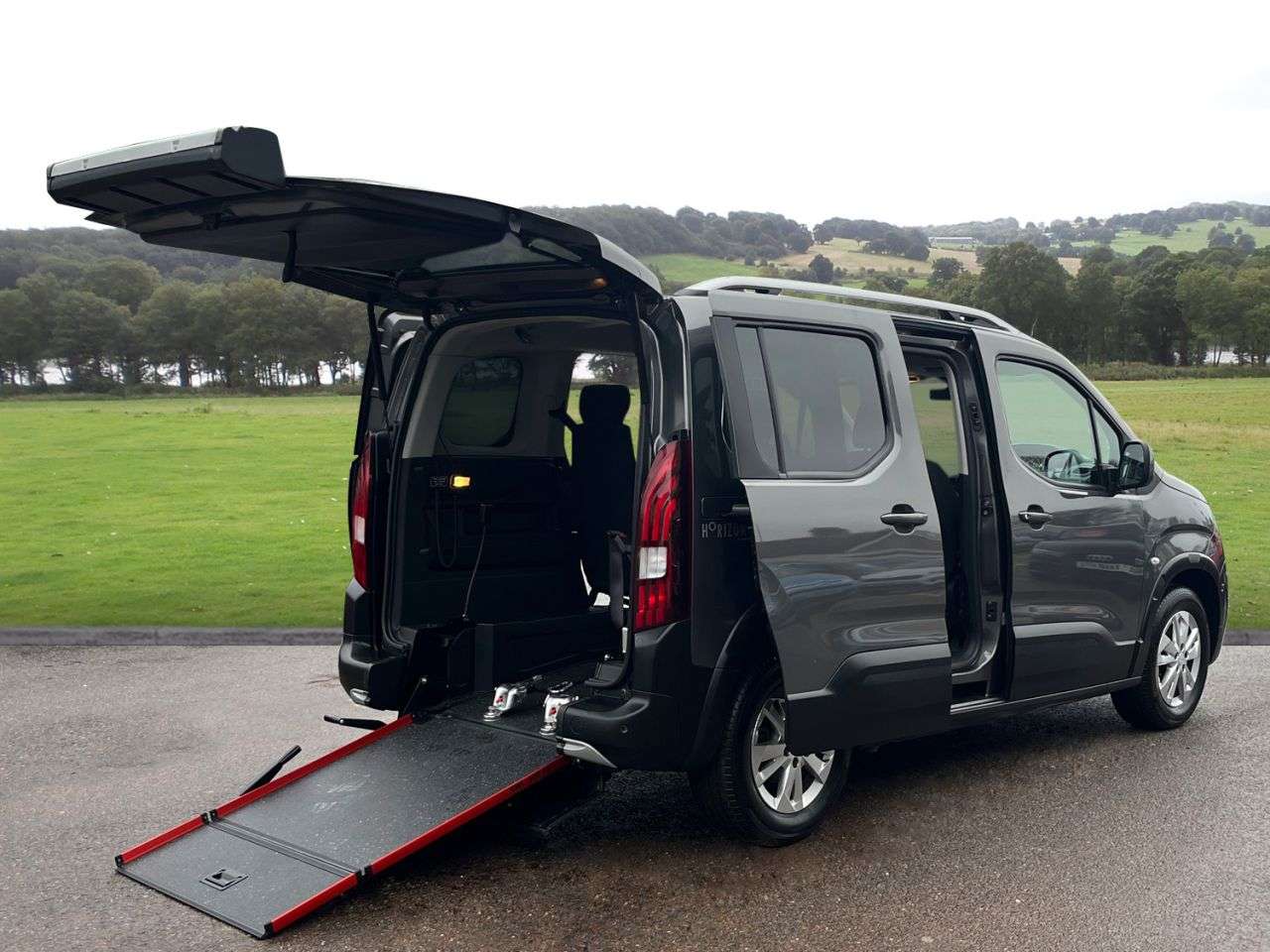 A 2020 PEUGEOT RIFTER 1.5L 5d 101 BHP Low mileage A 2020 PEUGEOT RIFTER 1.5L 5d 101 BHP Low mileage