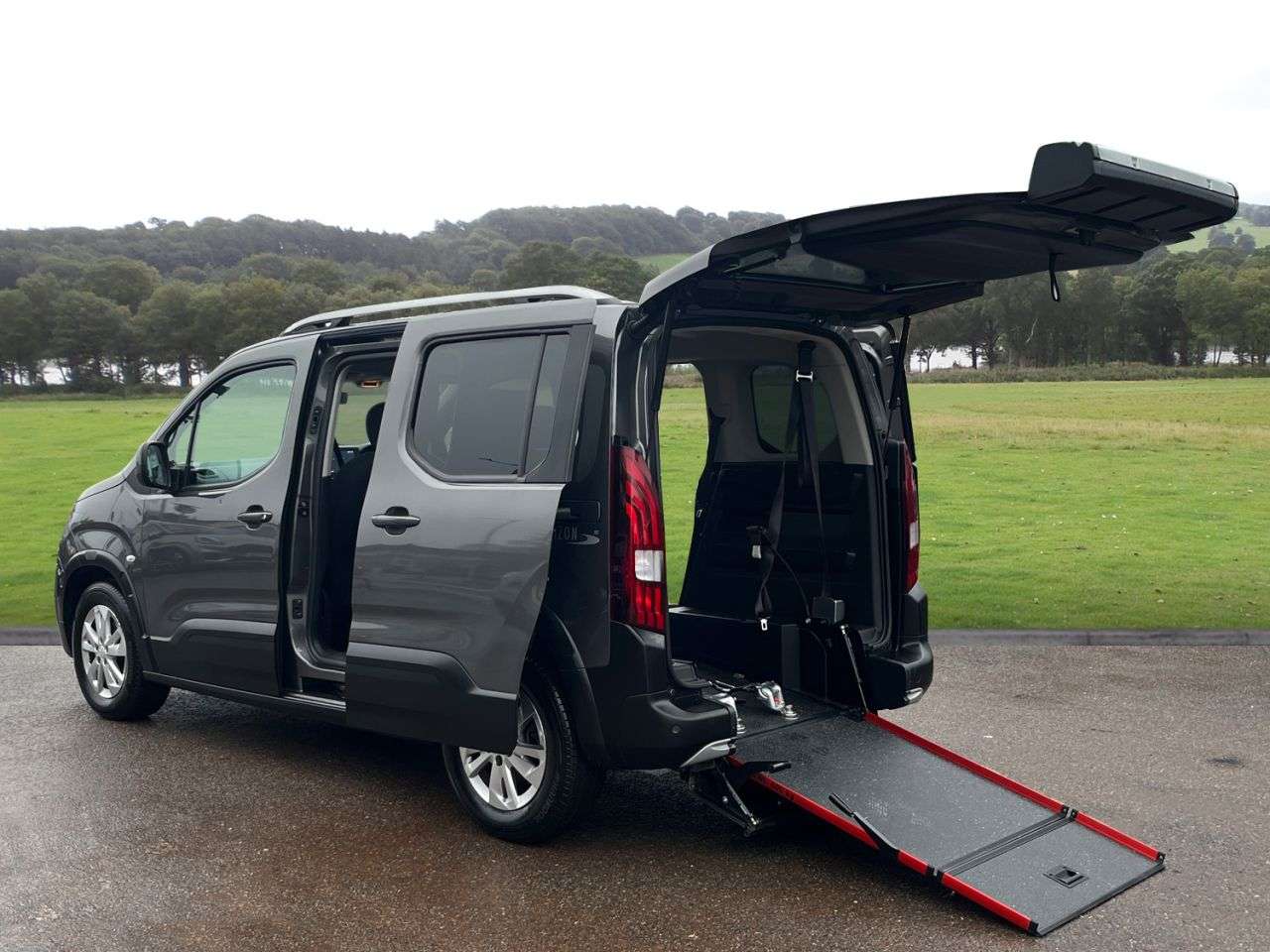 A 2020 PEUGEOT RIFTER 1.5L 5d 101 BHP Low mileage A 2020 PEUGEOT RIFTER 1.5L 5d 101 BHP Low mileage