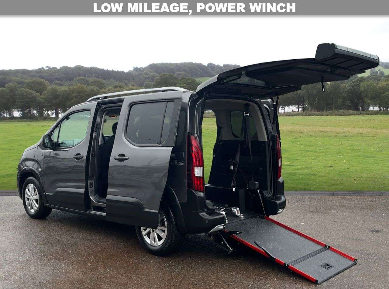 A 2020 PEUGEOT RIFTER 1.5L 5d 101 BHP Low mileage A 2020 PEUGEOT RIFTER 1.5L 5d 101 BHP Low mileage