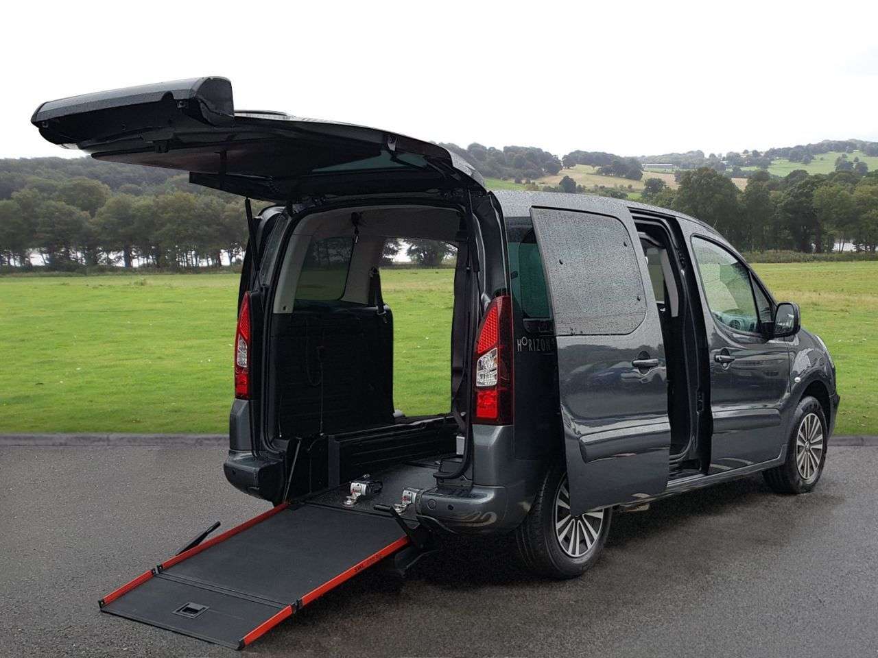 A 2016 PEUGEOT PARTNER TEPEE 1.6 BlueHDi Allure MPV 5dr Diesel ETG Euro 6 (s/s) (100 ps) Automatic A 2016 PEUGEOT PARTNER TEPEE 1.6 BlueHDi Allure MPV 5dr Diesel ETG Euro 6 (s/s) (100 ps) Automatic