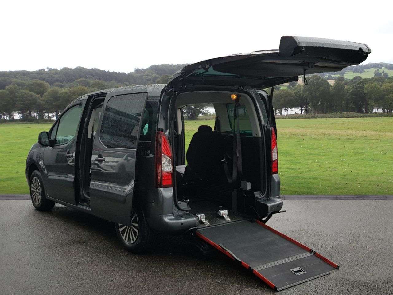 A 2016 PEUGEOT PARTNER TEPEE 1.6 BlueHDi Allure MPV 5dr Diesel ETG Euro 6 (s/s) (100 ps) Automatic A 2016 PEUGEOT PARTNER TEPEE 1.6 BlueHDi Allure MPV 5dr Diesel ETG Euro 6 (s/s) (100 ps) Automatic