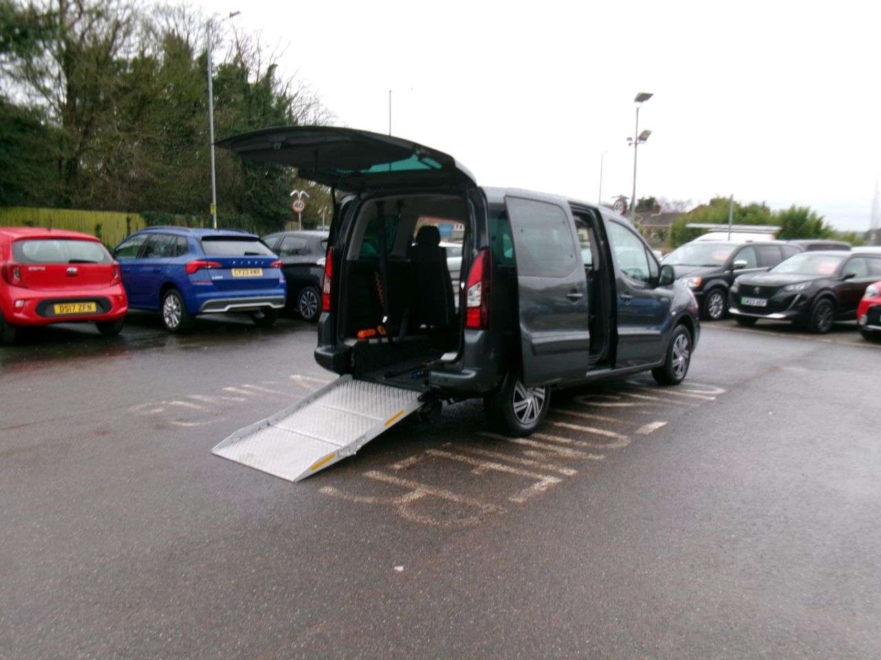 A 2018 CITROEN BERLINGO 1.6 BlueHDi Feel Multispace MPV 5dr Diesel Manual Euro 6 (100 ps) POWER WIN A 2018 CITROEN BERLINGO 1.6 BlueHDi Feel Multispace MPV 5dr Diesel Manual Euro 6 (100 ps) POWER WIN