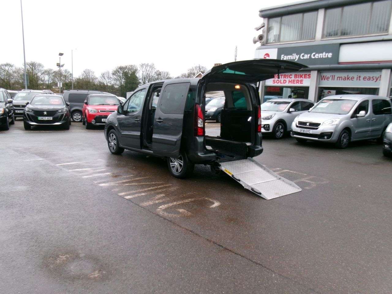 A 2018 CITROEN BERLINGO 1.6 BlueHDi Feel Multispace MPV 5dr Diesel Manual Euro 6 (100 ps) POWER WIN A 2018 CITROEN BERLINGO 1.6 BlueHDi Feel Multispace MPV 5dr Diesel Manual Euro 6 (100 ps) POWER WIN