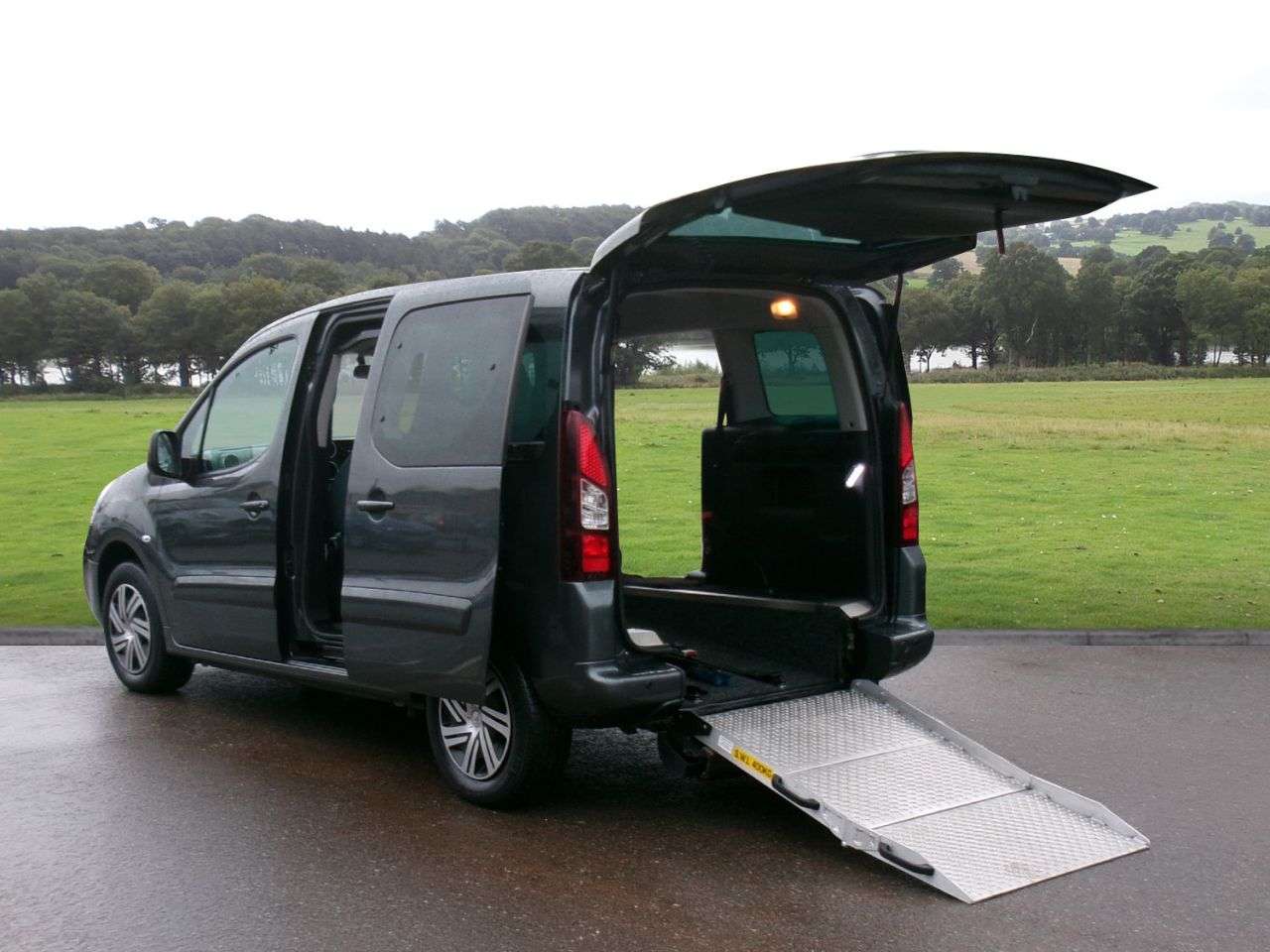 A 2018 CITROEN BERLINGO 1.6 BlueHDi Feel Multispace MPV 5dr Diesel Manual Euro 6 (100 ps) POWER WIN A 2018 CITROEN BERLINGO 1.6 BlueHDi Feel Multispace MPV 5dr Diesel Manual Euro 6 (100 ps) POWER WIN