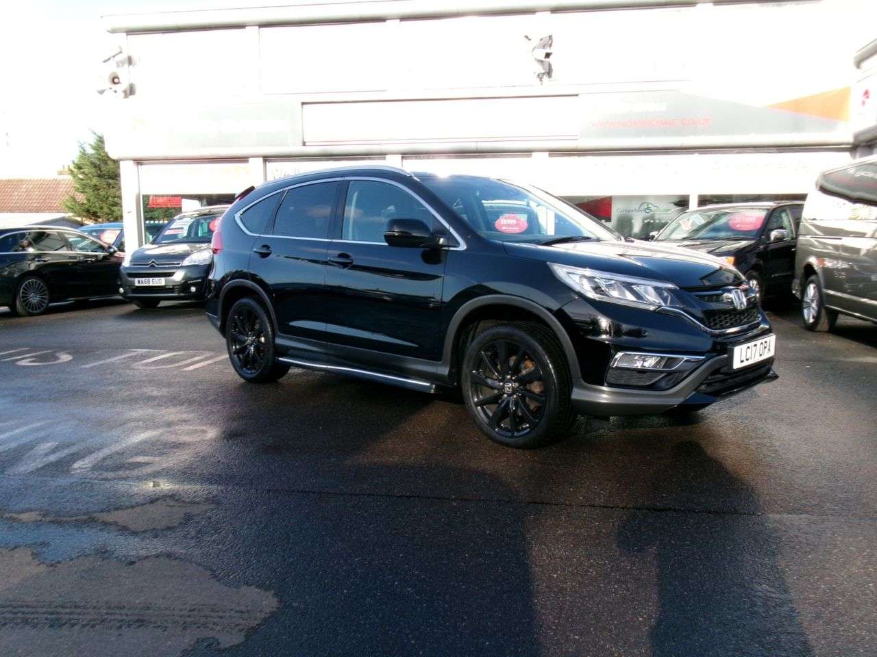 A 2017 HONDA CR-V 1.6 i-DTEC Black Edition SUV 5dr Diesel Auto 4WD Euro 6 (160 ps) Automatic A 2017 HONDA CR-V 1.6 i-DTEC Black Edition SUV 5dr Diesel Auto 4WD Euro 6 (160 ps) Automatic