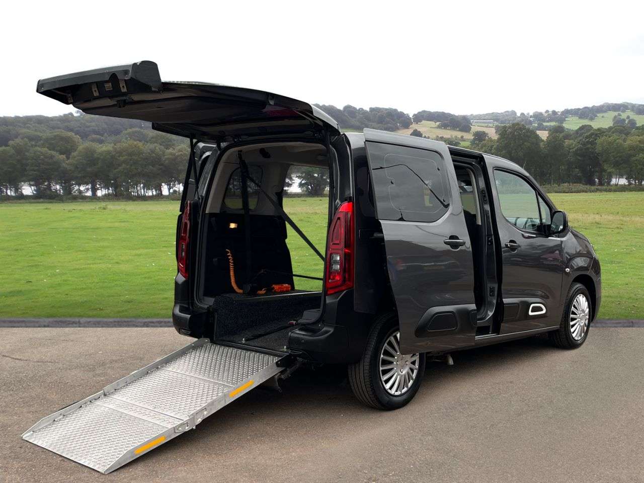 A 2020 CITROEN BERLINGO 1.5 BlueHDi Feel M MPV 5dr Diesel Manual Euro 6 (s/s) (100 ps) Full Service A 2020 CITROEN BERLINGO 1.5 BlueHDi Feel M MPV 5dr Diesel Manual Euro 6 (s/s) (100 ps) Full Service