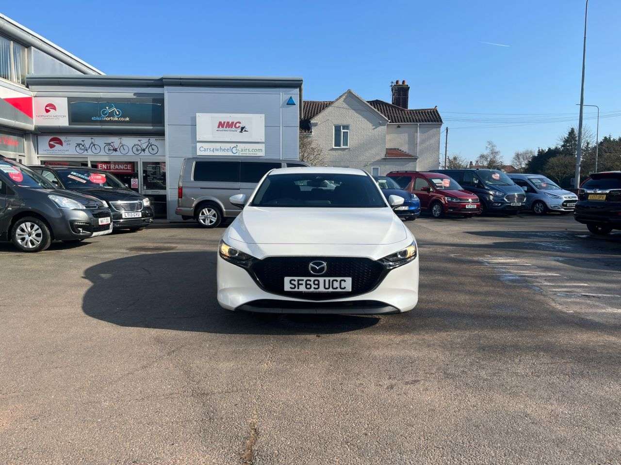 A 2019 MAZDA MAZDA3 2.0 SKYACTIV-G MHEV SE-L Hatchback 5dr Petrol Manual Euro 6 (s/s) (122 ps) A 2019 MAZDA MAZDA3 2.0 SKYACTIV-G MHEV SE-L Hatchback 5dr Petrol Manual Euro 6 (s/s) (122 ps)