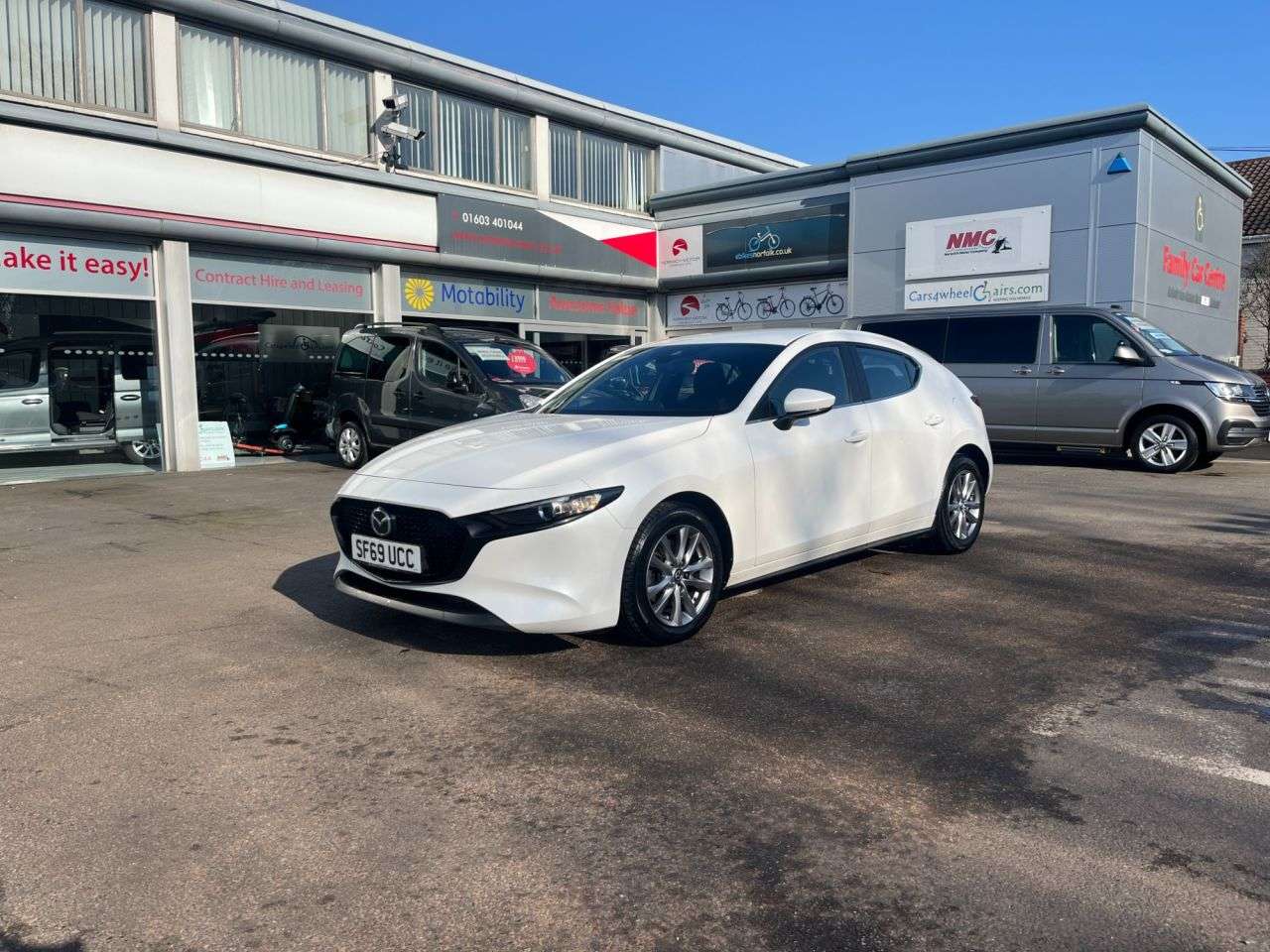 A 2019 MAZDA MAZDA3 2.0 SKYACTIV-G MHEV SE-L Hatchback 5dr Petrol Manual Euro 6 (s/s) (122 ps) A 2019 MAZDA MAZDA3 2.0 SKYACTIV-G MHEV SE-L Hatchback 5dr Petrol Manual Euro 6 (s/s) (122 ps)