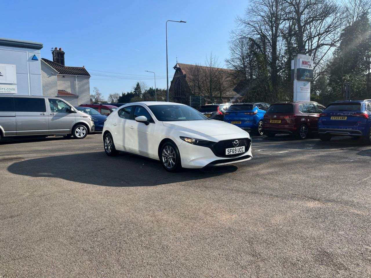 A 2019 MAZDA MAZDA3 2.0 SKYACTIV-G MHEV SE-L Hatchback 5dr Petrol Manual Euro 6 (s/s) (122 ps) A 2019 MAZDA MAZDA3 2.0 SKYACTIV-G MHEV SE-L Hatchback 5dr Petrol Manual Euro 6 (s/s) (122 ps)