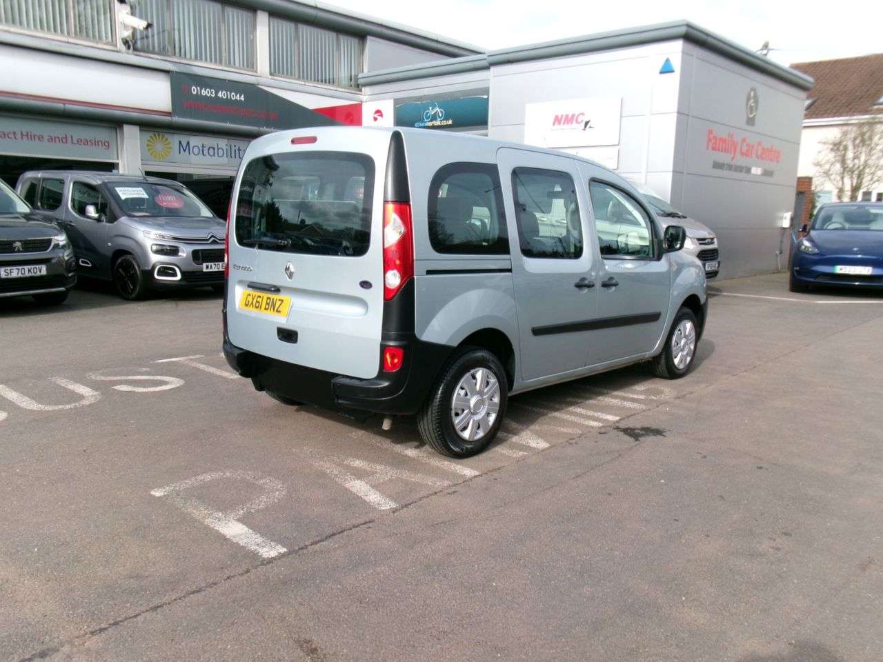 A 2011 RENAULT KANGOO 1.6 16V Extreme MPV 5dr Petrol Auto Euro 4 (105 ps) Automatic A 2011 RENAULT KANGOO 1.6 16V Extreme MPV 5dr Petrol Auto Euro 4 (105 ps) Automatic