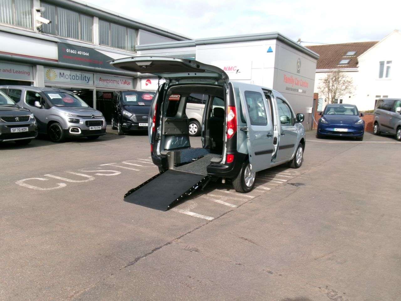 A 2011 RENAULT KANGOO 1.6 16V Extreme MPV 5dr Petrol Auto Euro 4 (105 ps) Automatic A 2011 RENAULT KANGOO 1.6 16V Extreme MPV 5dr Petrol Auto Euro 4 (105 ps) Automatic