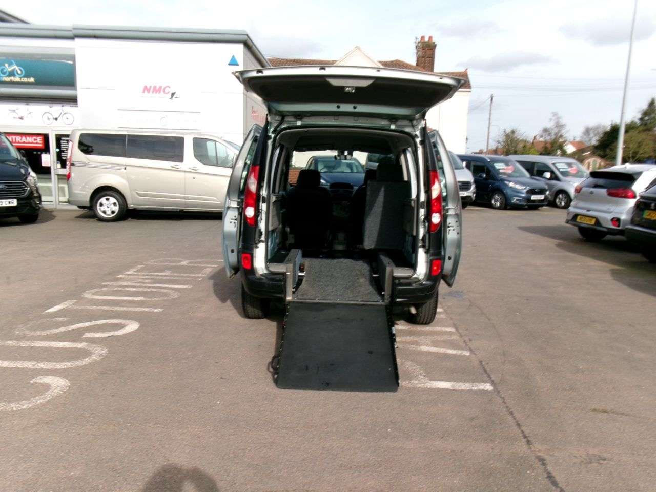 A 2011 RENAULT KANGOO 1.6 16V Extreme MPV 5dr Petrol Auto Euro 4 (105 ps) Automatic A 2011 RENAULT KANGOO 1.6 16V Extreme MPV 5dr Petrol Auto Euro 4 (105 ps) Automatic