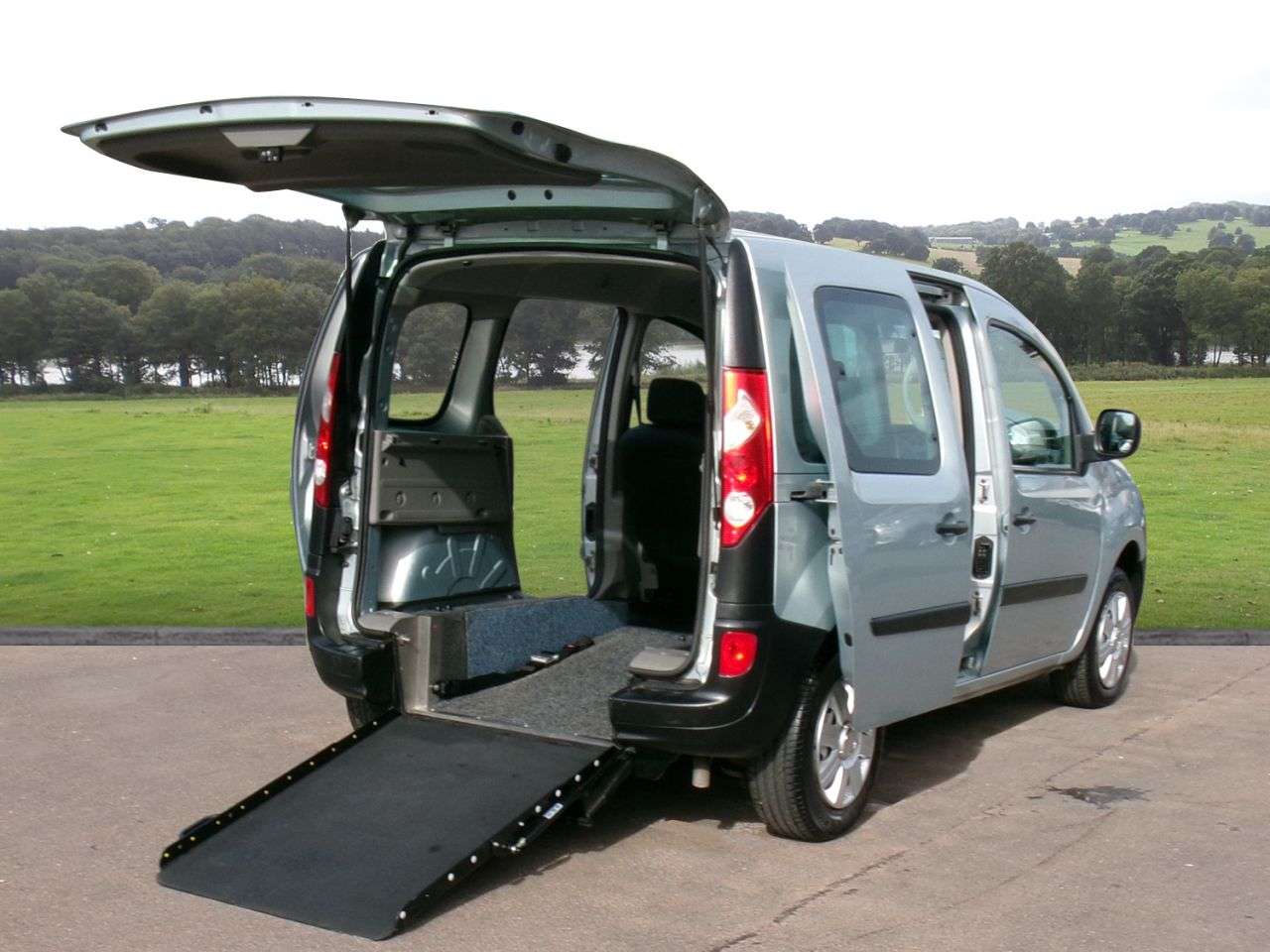 A 2011 RENAULT KANGOO 1.6 16V Extreme MPV 5dr Petrol Auto Euro 4 (105 ps) Automatic A 2011 RENAULT KANGOO 1.6 16V Extreme MPV 5dr Petrol Auto Euro 4 (105 ps) Automatic