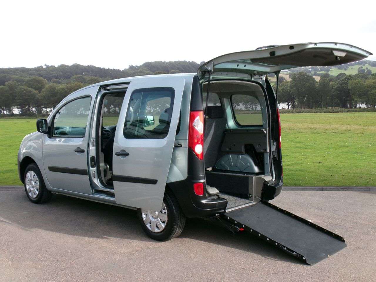 A 2011 RENAULT KANGOO 1.6 16V Extreme MPV 5dr Petrol Auto Euro 4 (105 ps) Automatic A 2011 RENAULT KANGOO 1.6 16V Extreme MPV 5dr Petrol Auto Euro 4 (105 ps) Automatic