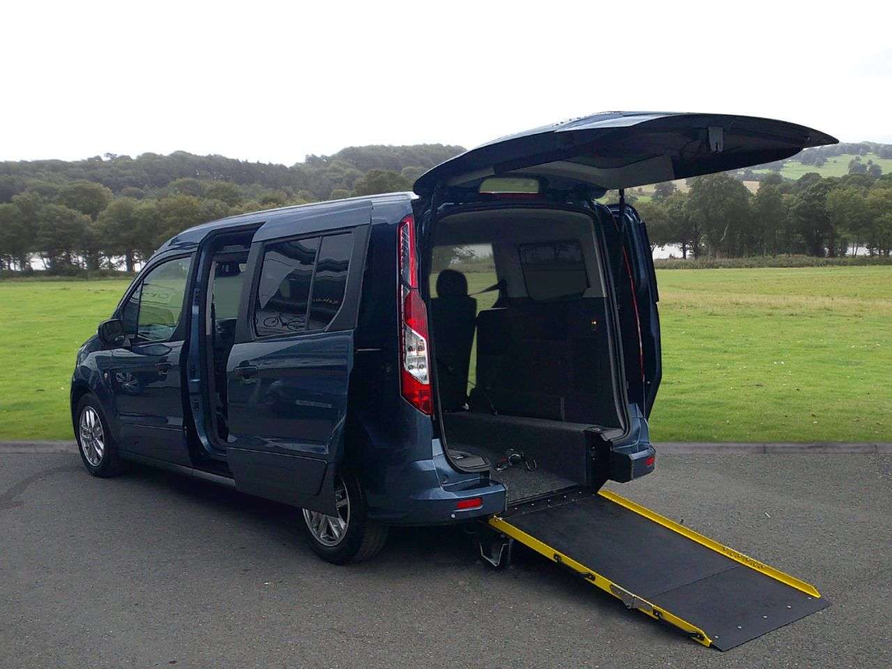 A 2020 FORD GRAND TOURNEO CONNECT 1.5 EcoBlue Titanium MPV 5dr Diesel Auto Euro 6 (s/s) (120 ps) 3 SEATS PLUS A 2020 FORD GRAND TOURNEO CONNECT 1.5 EcoBlue Titanium MPV 5dr Diesel Auto Euro 6 (s/s) (120 ps) 3 SEATS PLUS